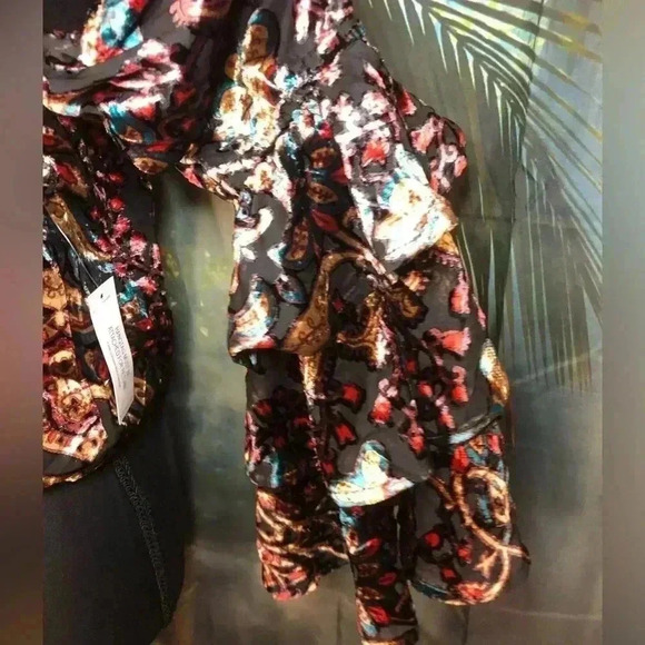 Venus Burnout cold shoulder Velvet Top size 2 - Picture 12 of 15